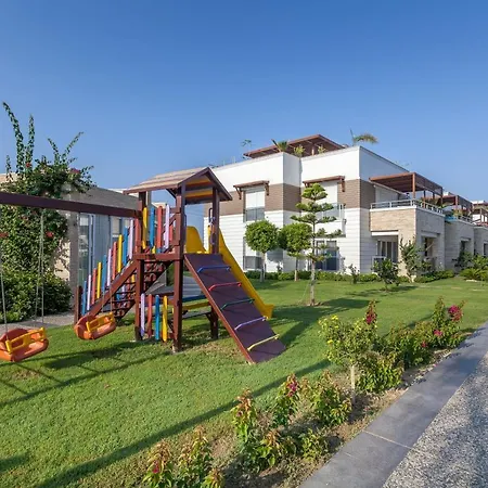 Wonderful 2 Bed First Floor Home In An Outstanding Community, Ticks Every Box *