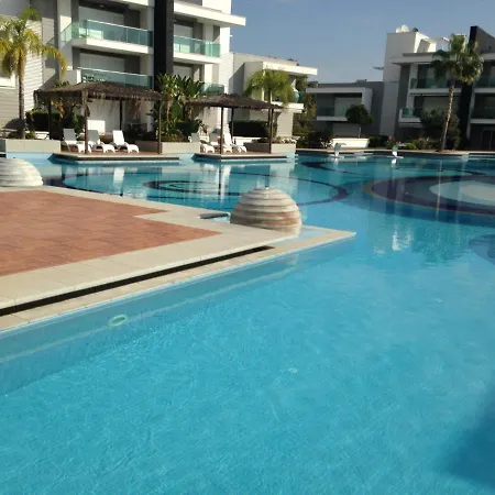 Wonderful 2 Bed First Floor Home In An Outstanding Community, Ticks Every Box Apartamento *