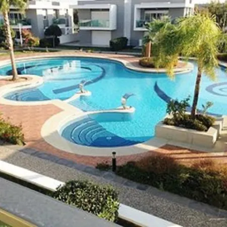 Wonderful 2 Bed First Floor Home In An Outstanding Community, Ticks Every Box Apartamento *