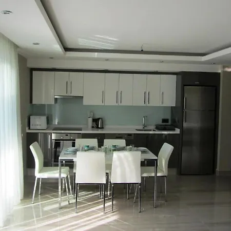 Wonderful 2 Bed First Floor Home In An Outstanding Community, Ticks Every Box Apartamento *