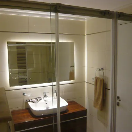 Wonderful 2 Bed First Floor Home In An Outstanding Community, Ticks Every Box アパート *