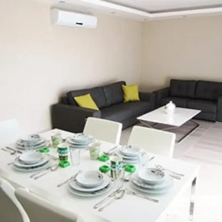 Wonderful 2 Bed First Floor Home In An Outstanding Community, Ticks Every Box 锡德